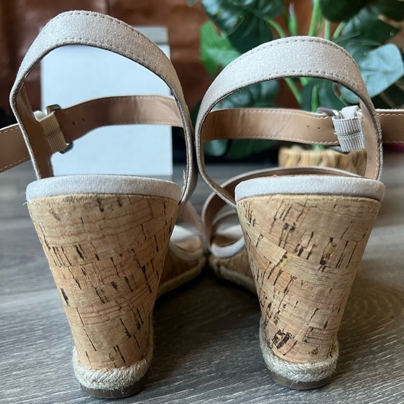 Dolce Vita DV8 Pierre faux suede Strappy cork Wedge Sandals. Size 8 - Picture 5 of 8